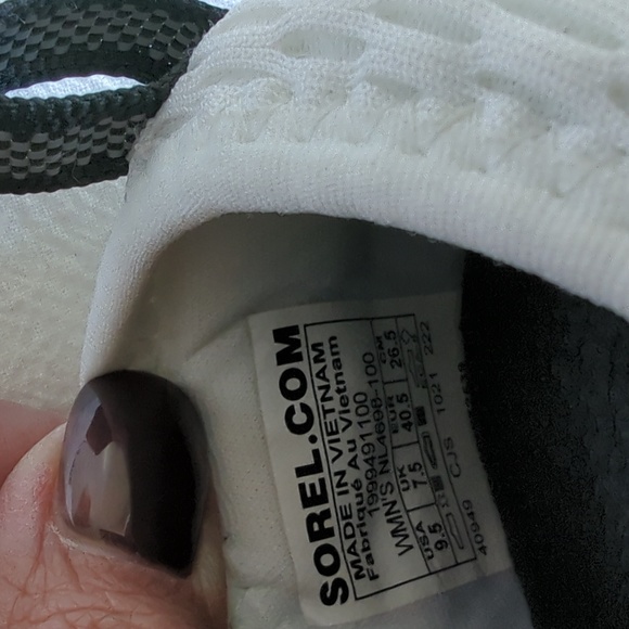 NWT- SOREL Kinetic Impact Strap Sneakers, Size 9.5 - Picture 5 of 5